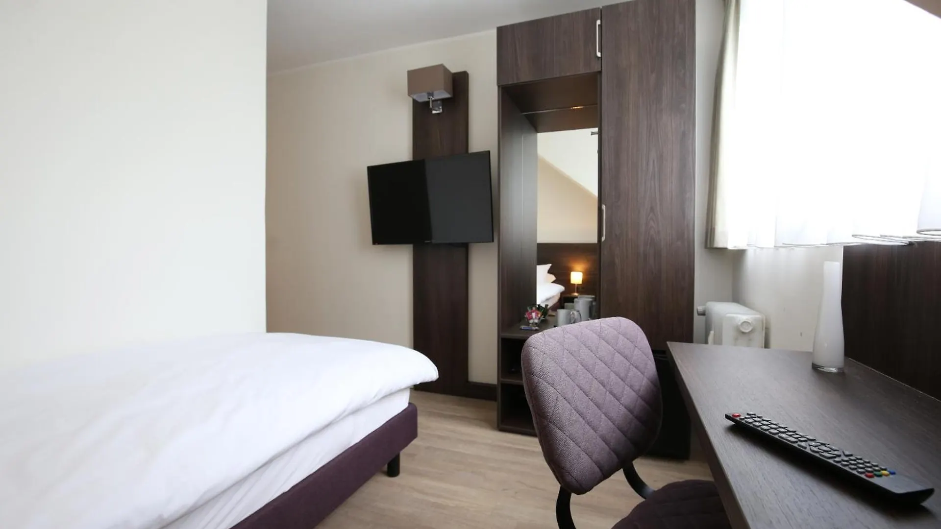 Hotel Fährhaus km734 Düsseldorf