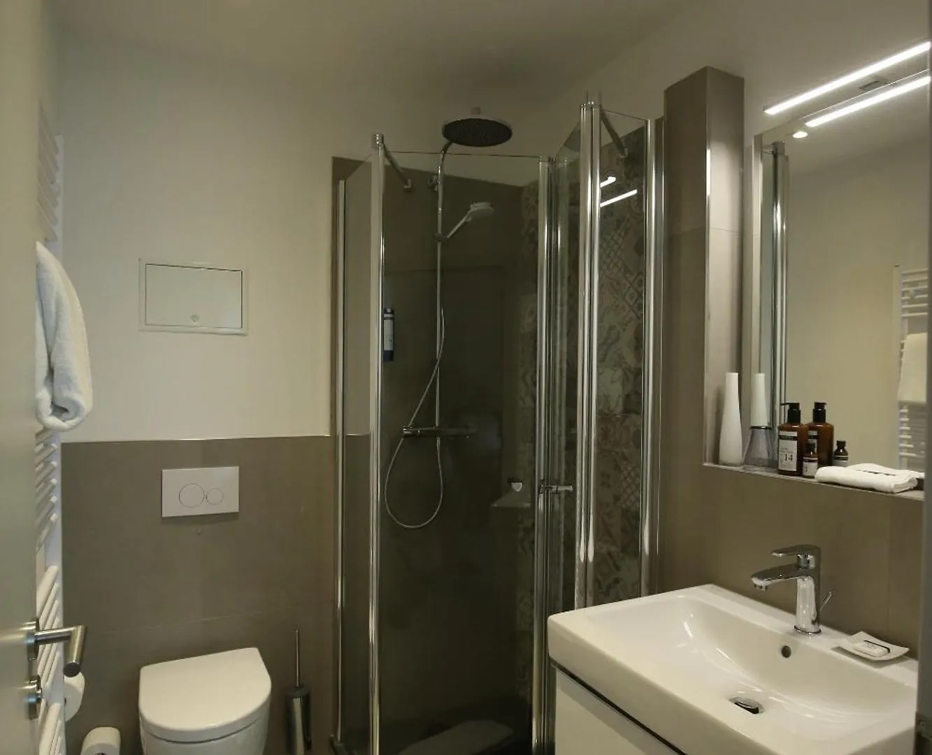Hotel Fährhaus km734 Düsseldorf